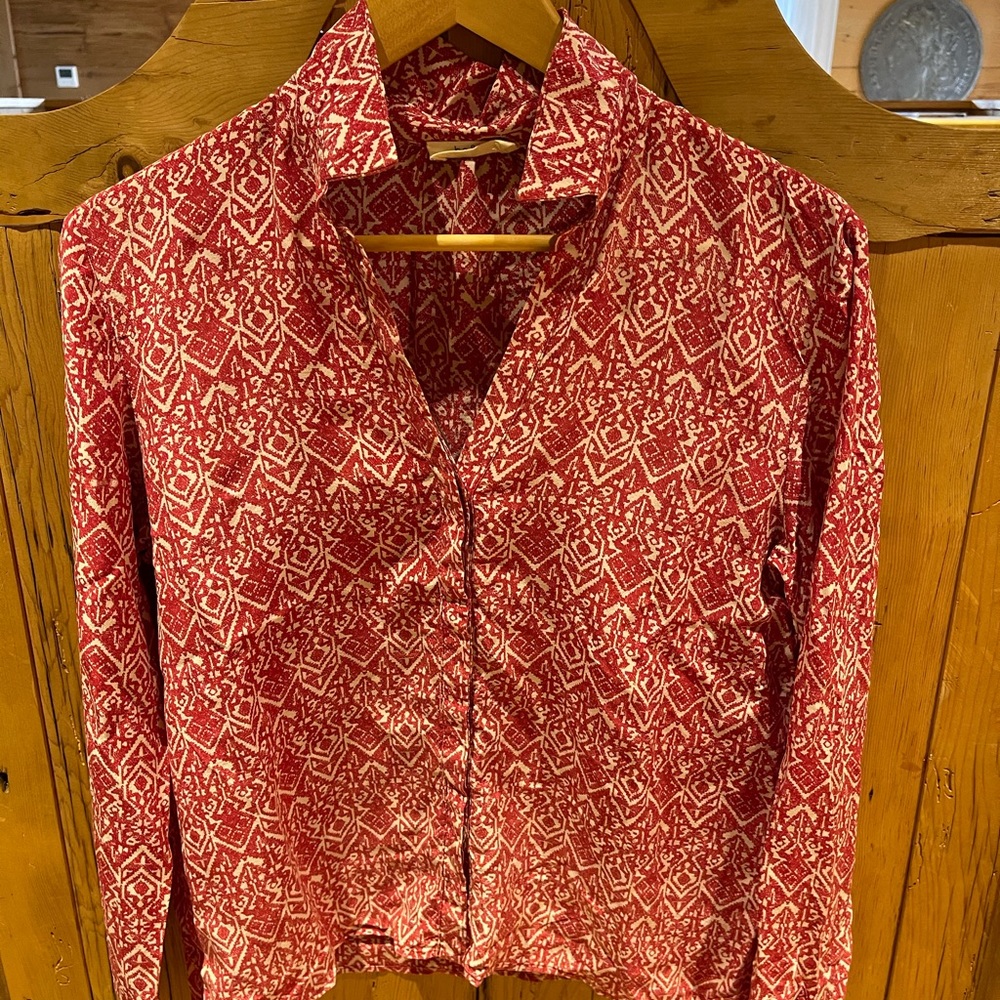 Pretty lightweight red printed shirt